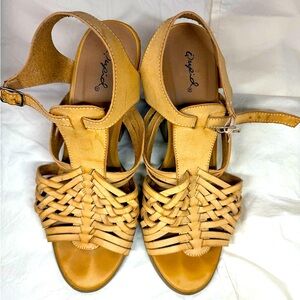 Women’s chunky leather high heels.